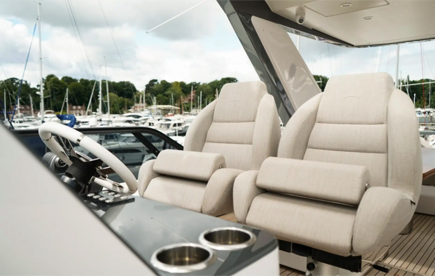 https://arconyachts.ams3.digitaloceanspaces.com/102037/conversions/large_4365427-optimize.jpg