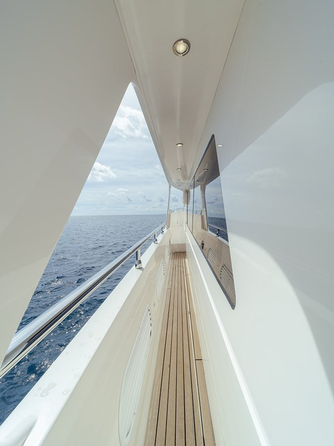 https://arconyachts.ams3.digitaloceanspaces.com/102049/conversions/large_4246193-optimize.jpg