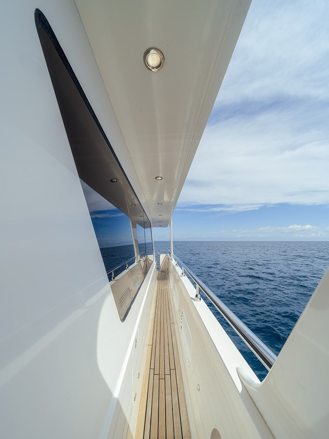 https://arconyachts.ams3.digitaloceanspaces.com/102057/conversions/large_4246196-optimize.jpg