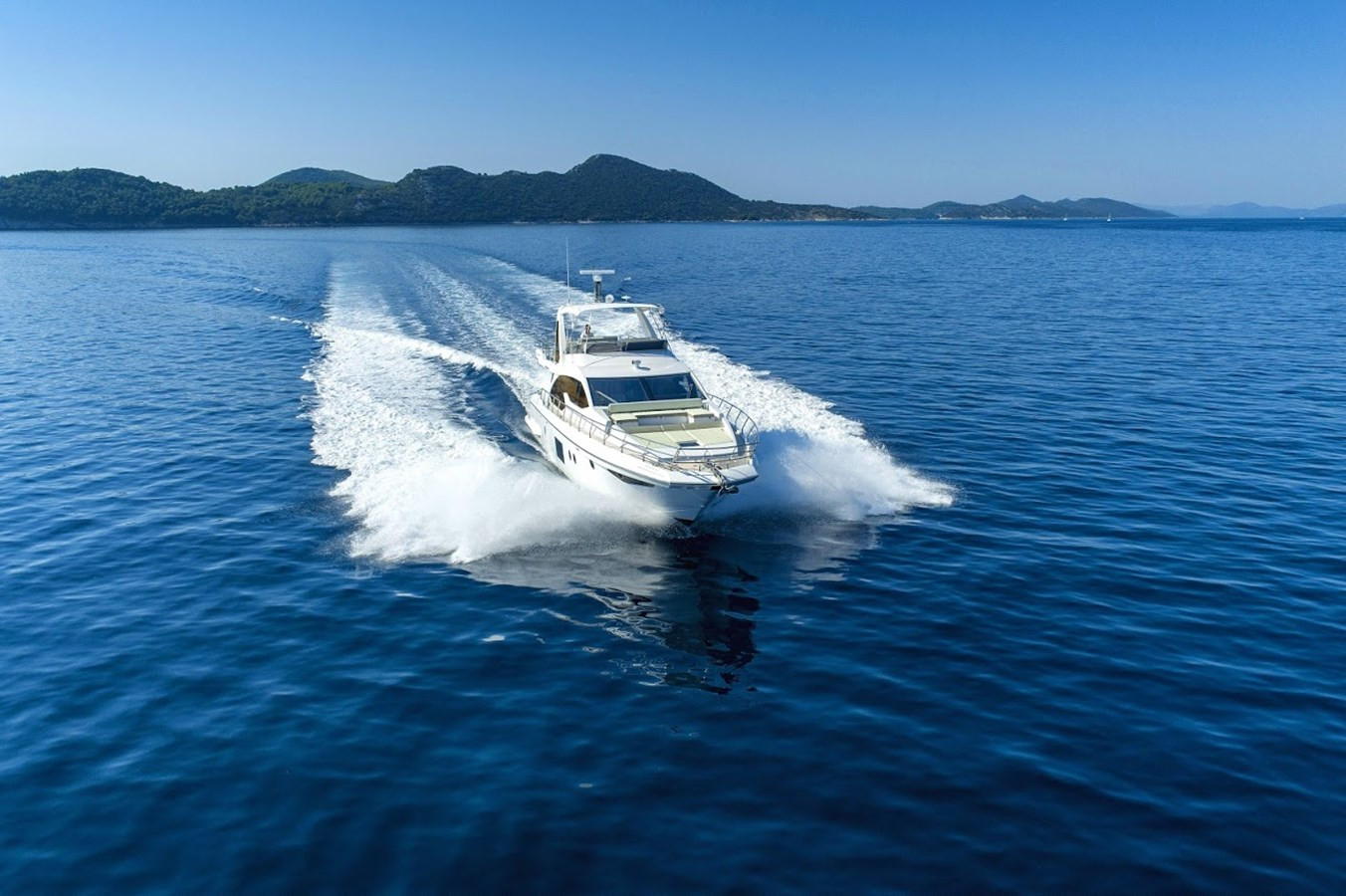 https://arconyachts.ams3.digitaloceanspaces.com/102067/conversions/large_4739161-optimize.jpg