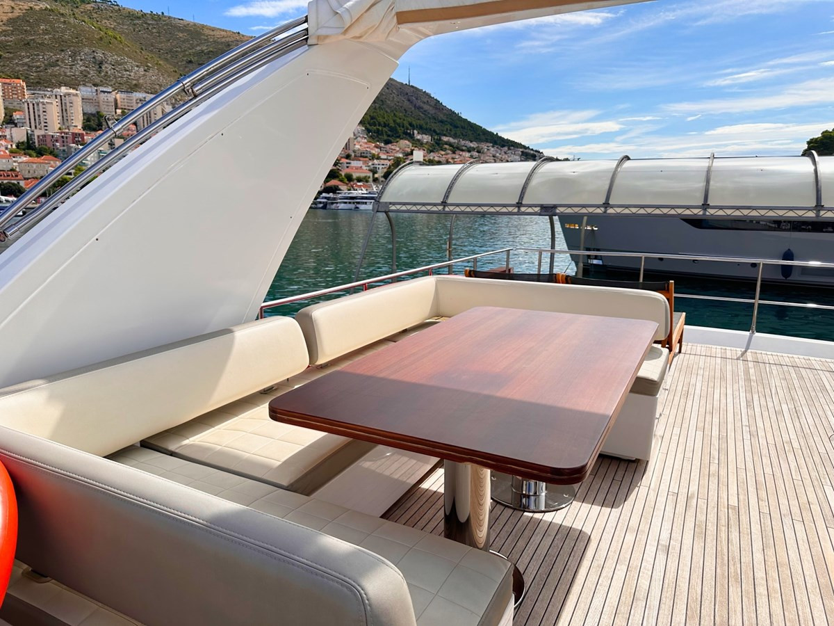 https://arconyachts.ams3.digitaloceanspaces.com/102087/conversions/large_4429844-optimize.jpg