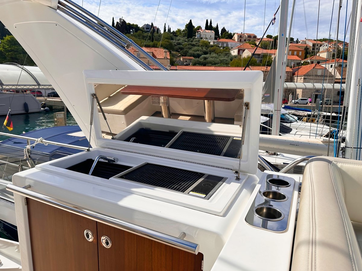 https://arconyachts.ams3.digitaloceanspaces.com/102092/conversions/large_4429846-optimize.jpg
