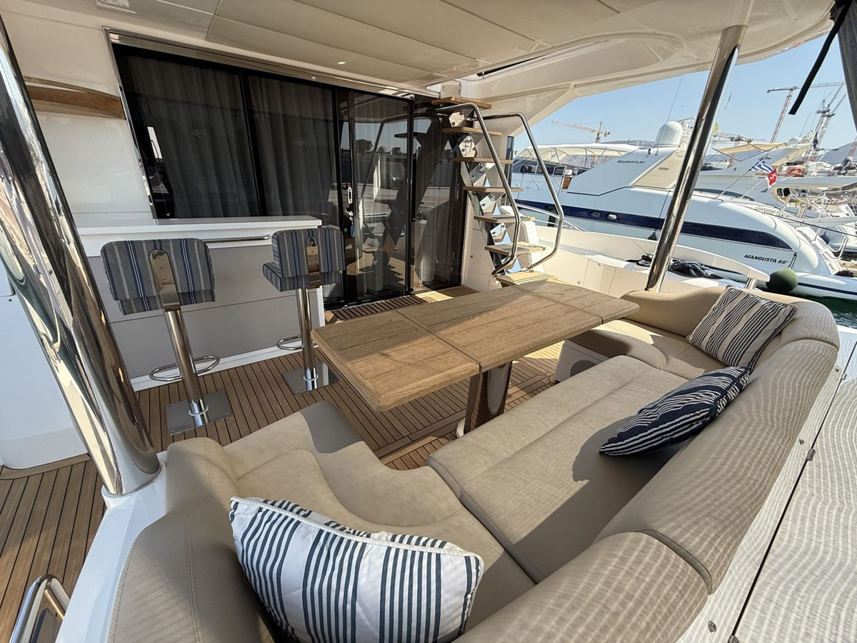 https://arconyachts.ams3.digitaloceanspaces.com/102112/conversions/large_4744156-optimize.jpg