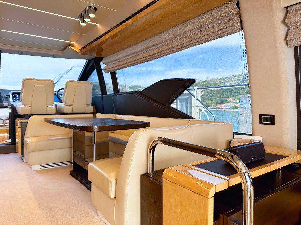 https://arconyachts.ams3.digitaloceanspaces.com/102133/conversions/large_4429862-optimize.jpg