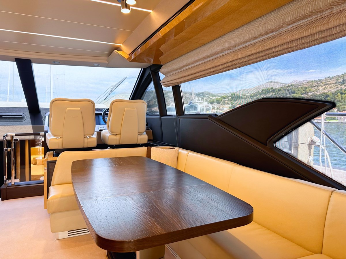 https://arconyachts.ams3.digitaloceanspaces.com/102136/conversions/large_4429863-optimize.jpg