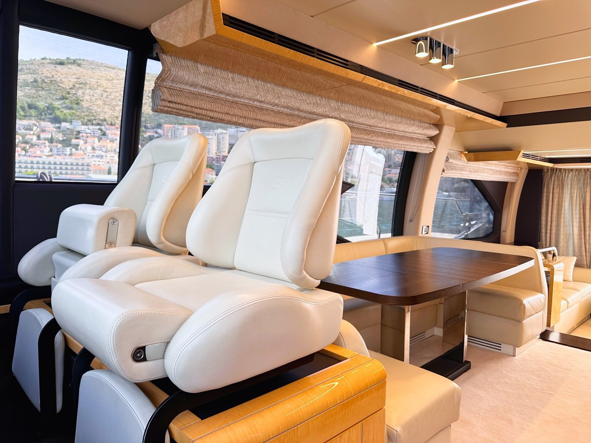 https://arconyachts.ams3.digitaloceanspaces.com/102158/conversions/large_4429870-optimize.jpg