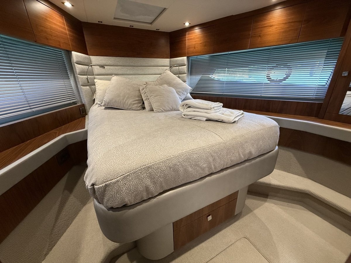 https://arconyachts.ams3.digitaloceanspaces.com/102159/conversions/large_4744170-optimize.jpg