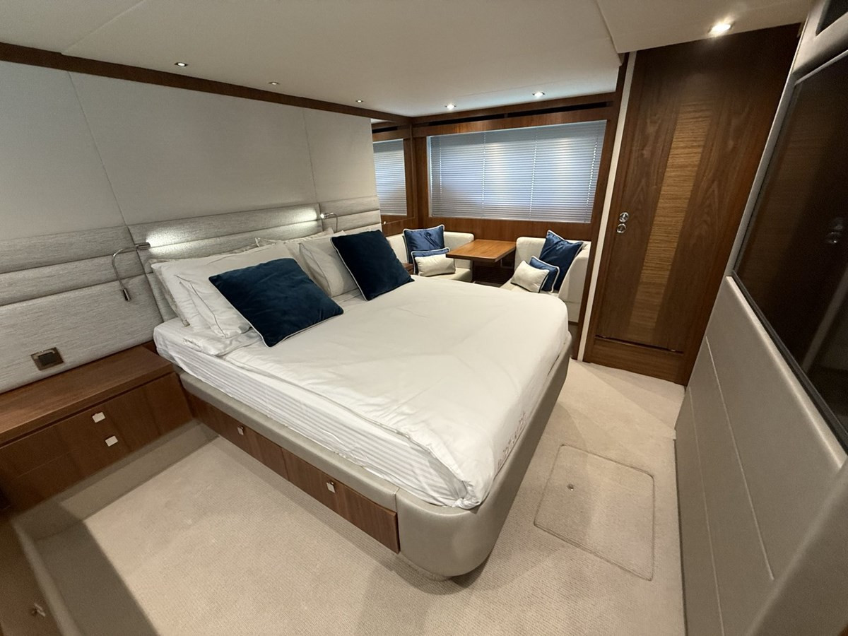 https://arconyachts.ams3.digitaloceanspaces.com/102174/conversions/large_4744175-optimize.jpg