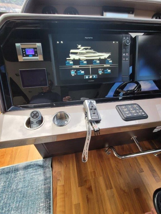 https://arconyachts.ams3.digitaloceanspaces.com/102176/conversions/large_3798223-optimize.jpg
