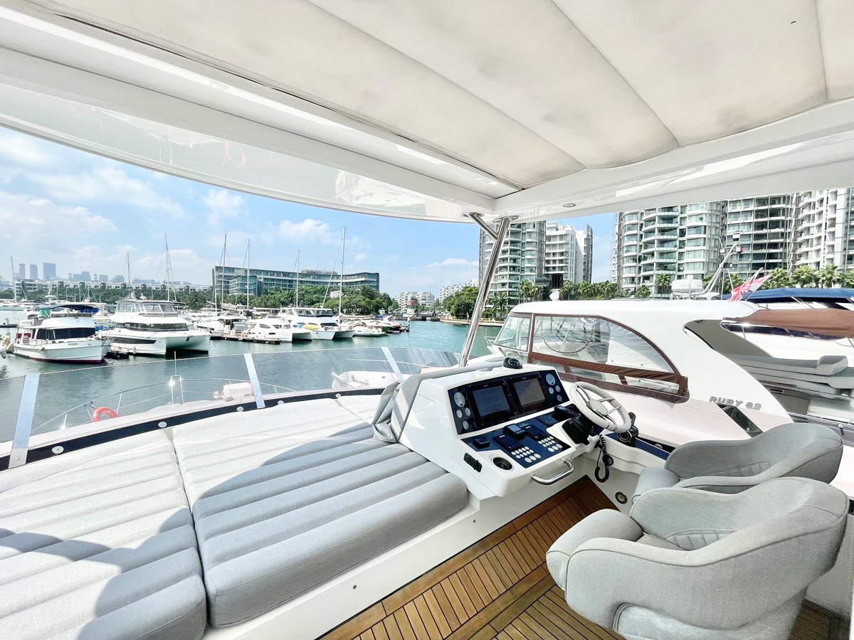 https://arconyachts.ams3.digitaloceanspaces.com/102246/conversions/large_3881298-optimize.jpg