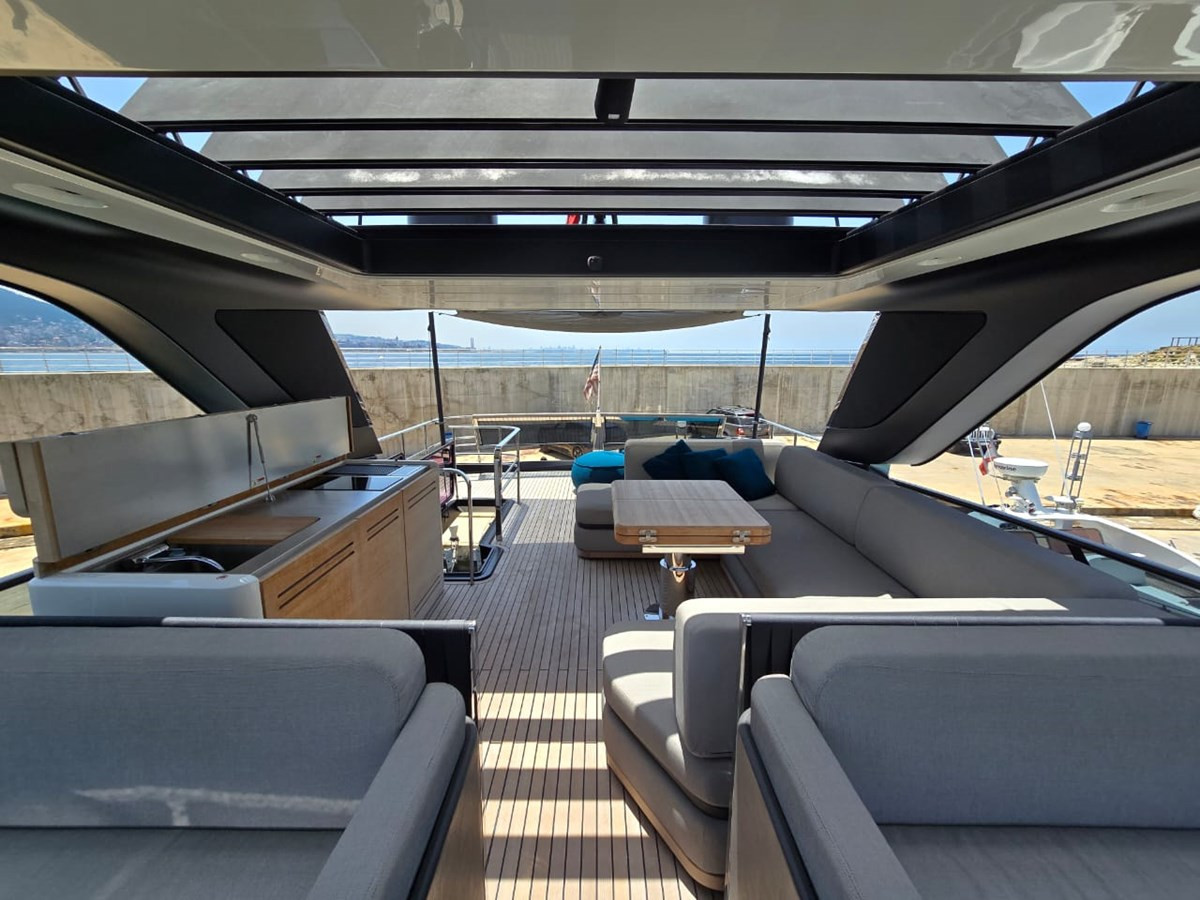 https://arconyachts.ams3.digitaloceanspaces.com/102251/conversions/large_4571817-optimize.jpg