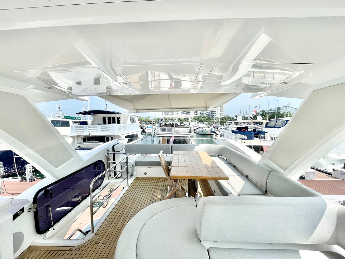 https://arconyachts.ams3.digitaloceanspaces.com/102252/conversions/large_3881300-optimize.jpg