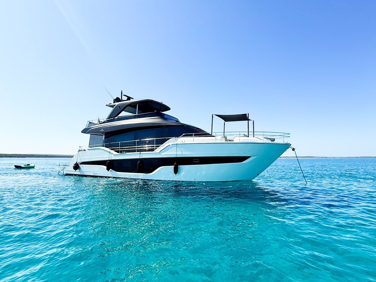 https://arconyachts.ams3.digitaloceanspaces.com/102272/conversions/large_4850415-optimize.jpg