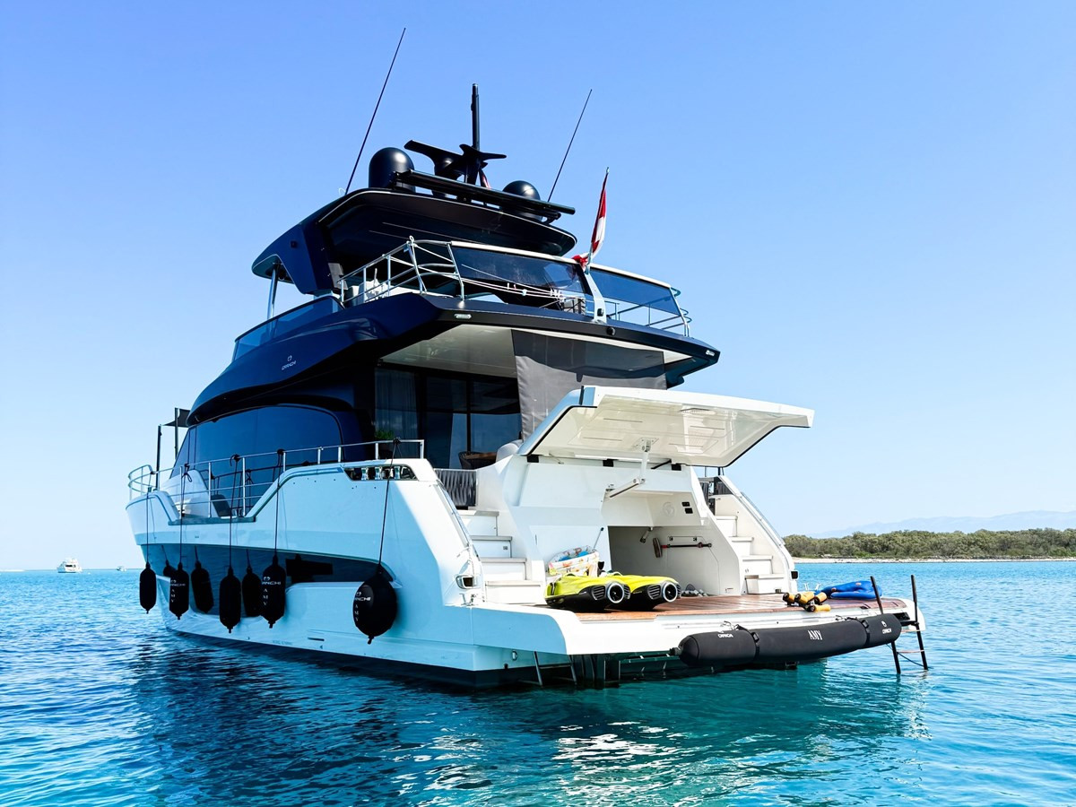 https://arconyachts.ams3.digitaloceanspaces.com/102282/conversions/large_4850413-optimize.jpg