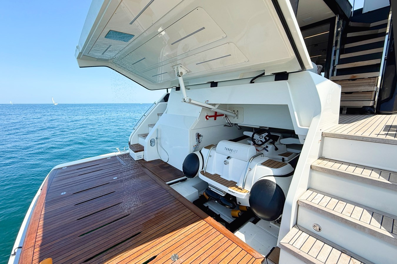 https://arconyachts.ams3.digitaloceanspaces.com/102310/conversions/large_4686696-optimize.jpg