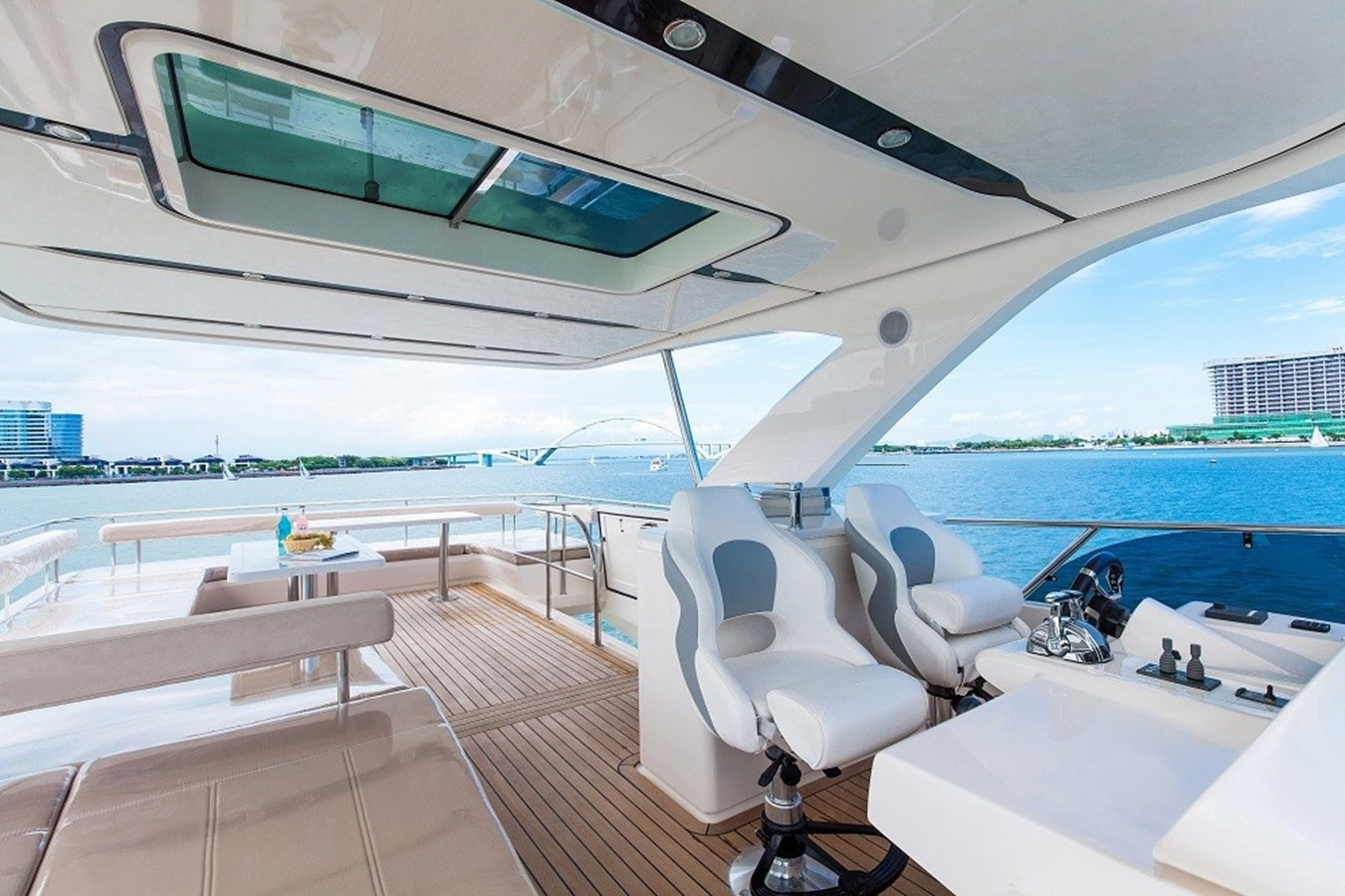 https://arconyachts.ams3.digitaloceanspaces.com/102325/conversions/large_3805934-optimize.jpg