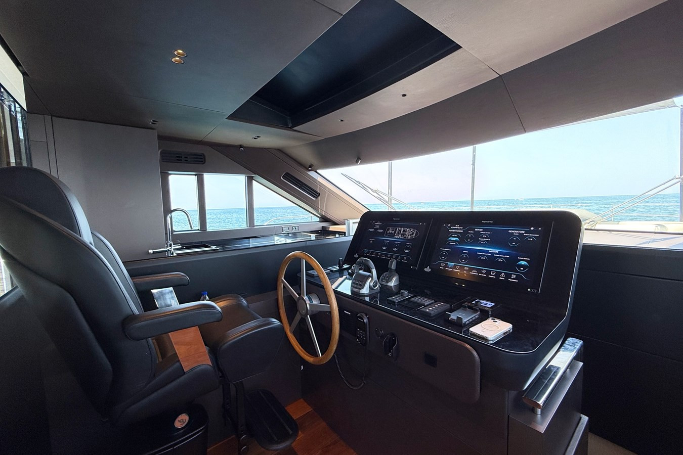 https://arconyachts.ams3.digitaloceanspaces.com/102329/conversions/large_4686717-optimize.jpg