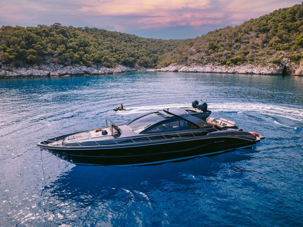 https://arconyachts.ams3.digitaloceanspaces.com/102333/conversions/large_4577911-optimize.jpg