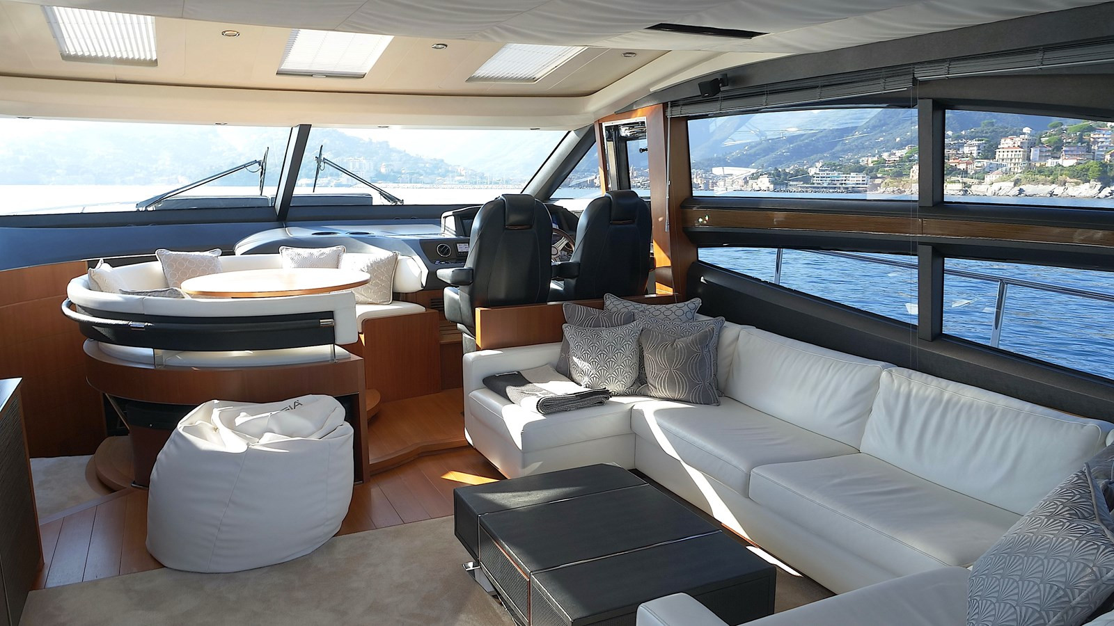 https://arconyachts.ams3.digitaloceanspaces.com/102370/conversions/large_4816074-optimize.jpg