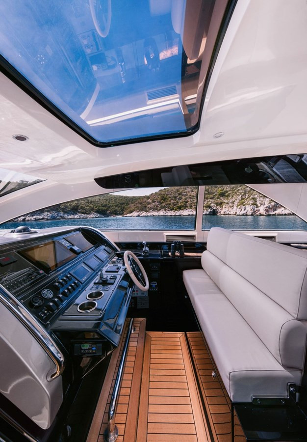 https://arconyachts.ams3.digitaloceanspaces.com/102374/conversions/large_4577926-optimize.jpg