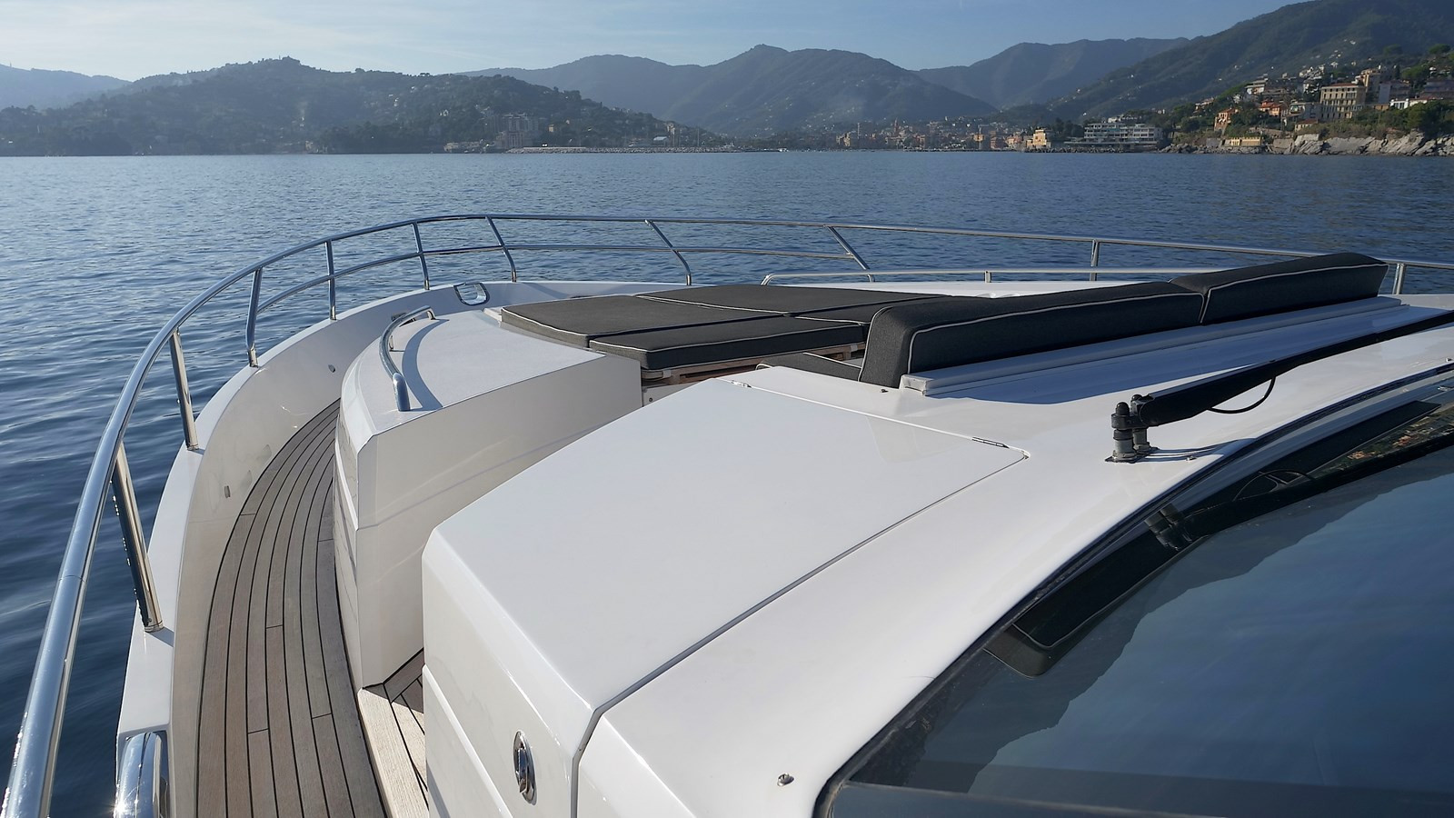 https://arconyachts.ams3.digitaloceanspaces.com/102407/conversions/large_4816077-optimize.jpg