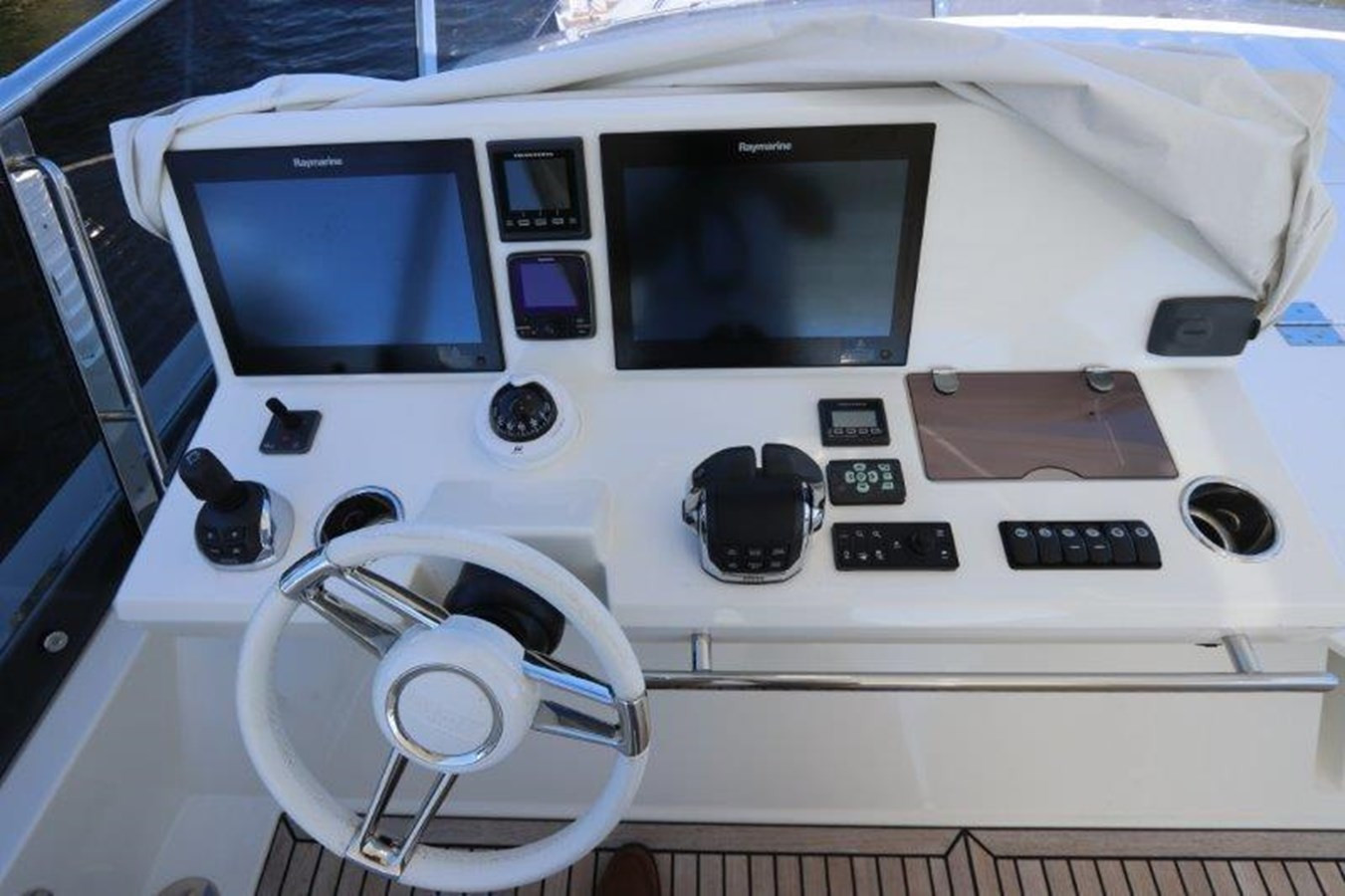 https://arconyachts.ams3.digitaloceanspaces.com/102451/conversions/large_2815201-optimize.jpg