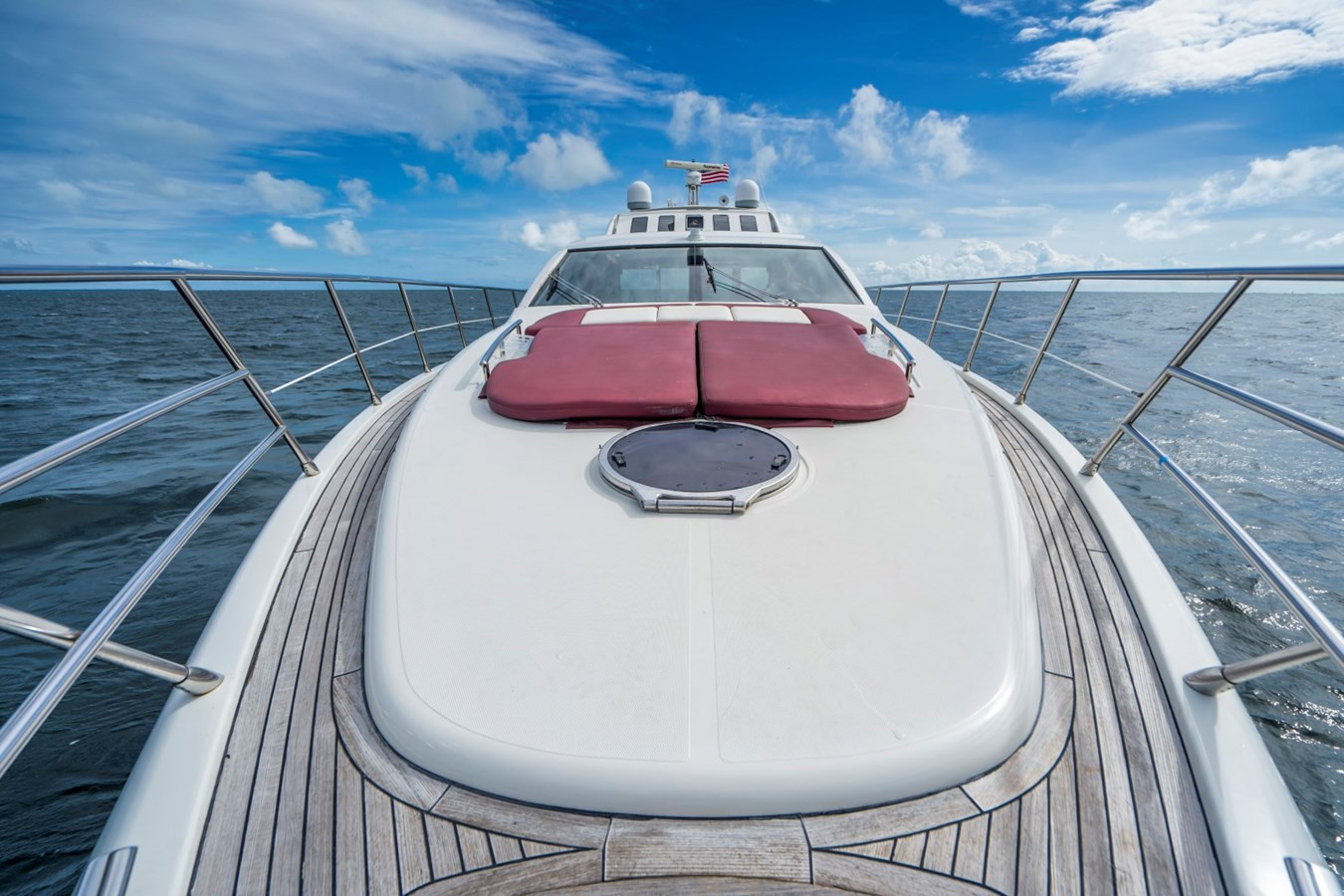 https://arconyachts.ams3.digitaloceanspaces.com/102515/conversions/large_3110074-optimize.jpg