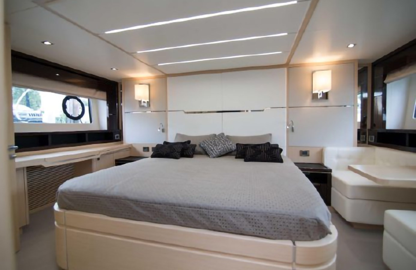 https://arconyachts.ams3.digitaloceanspaces.com/102550/conversions/large_3110870-optimize.jpg