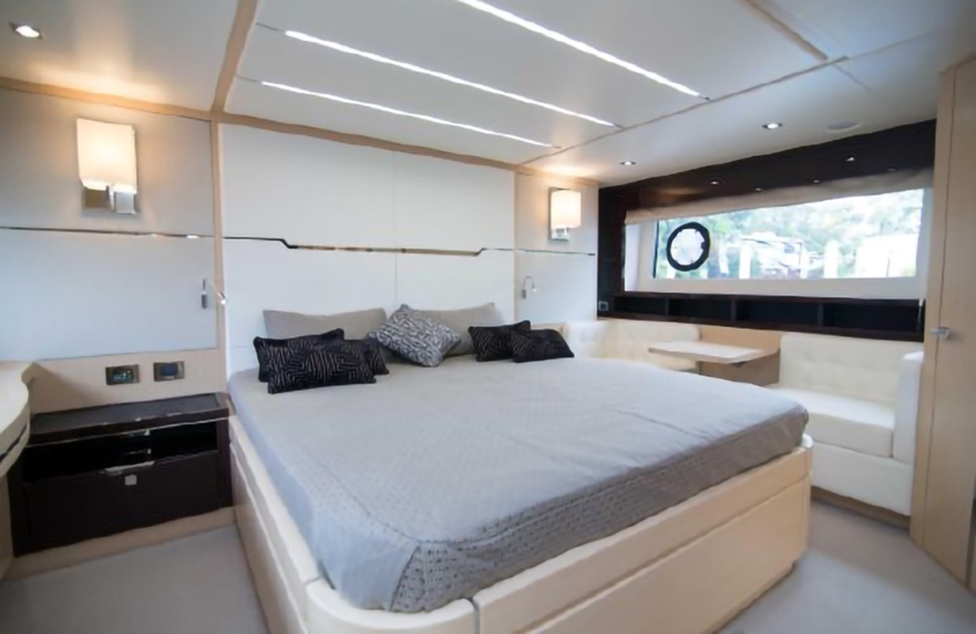 https://arconyachts.ams3.digitaloceanspaces.com/102559/conversions/large_3110873-optimize.jpg