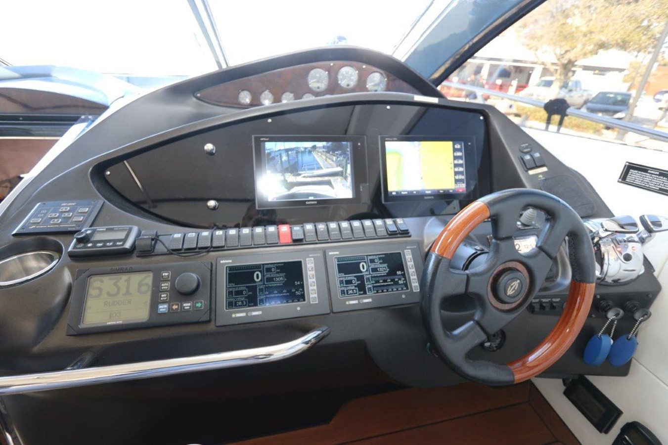 https://arconyachts.ams3.digitaloceanspaces.com/102593/conversions/large_3159030-optimize.jpg