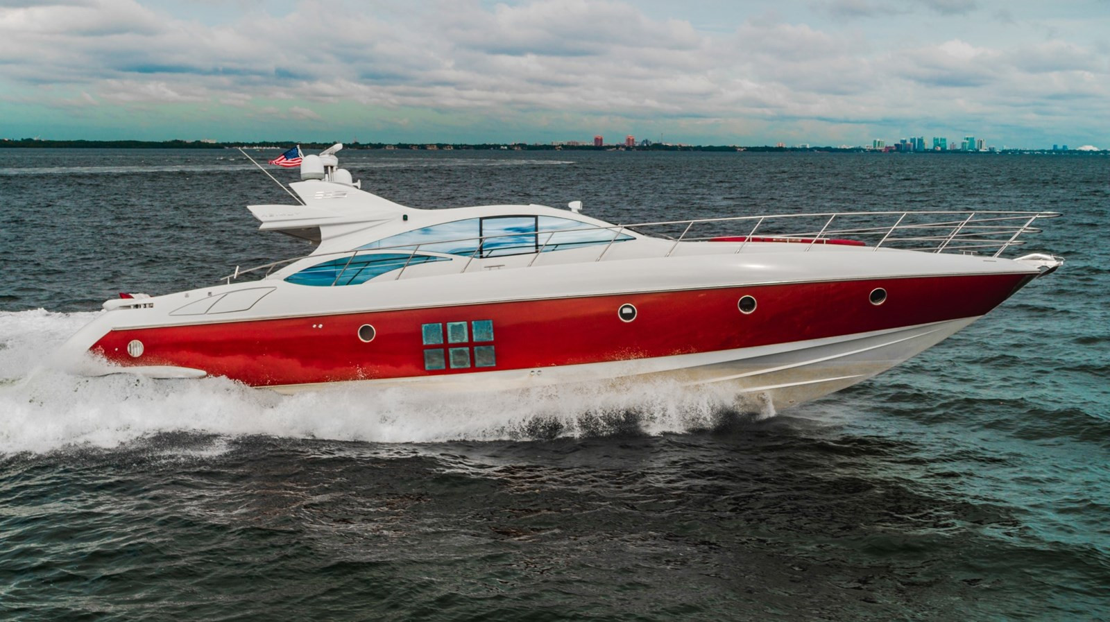 https://arconyachts.ams3.digitaloceanspaces.com/102656/conversions/large_4667414-optimize.jpg