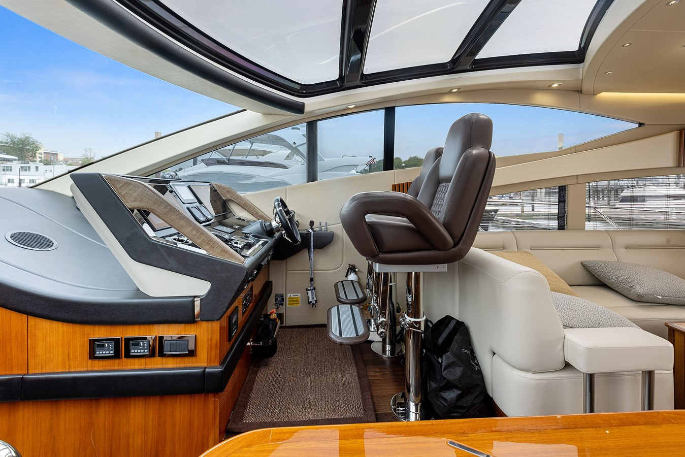 https://arconyachts.ams3.digitaloceanspaces.com/102723/conversions/large_3538218-optimize.jpg