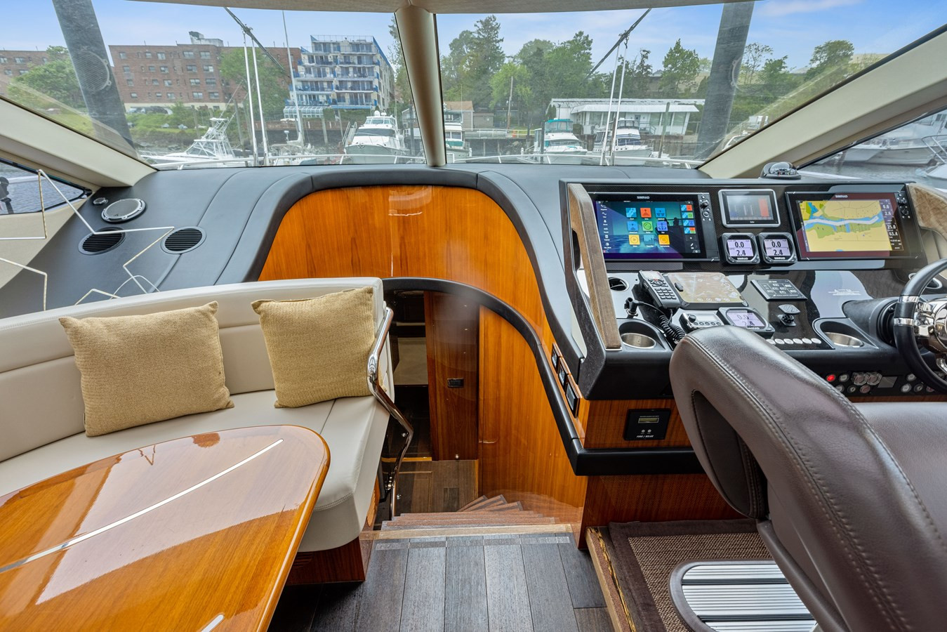 https://arconyachts.ams3.digitaloceanspaces.com/102732/conversions/large_3538221-optimize.jpg