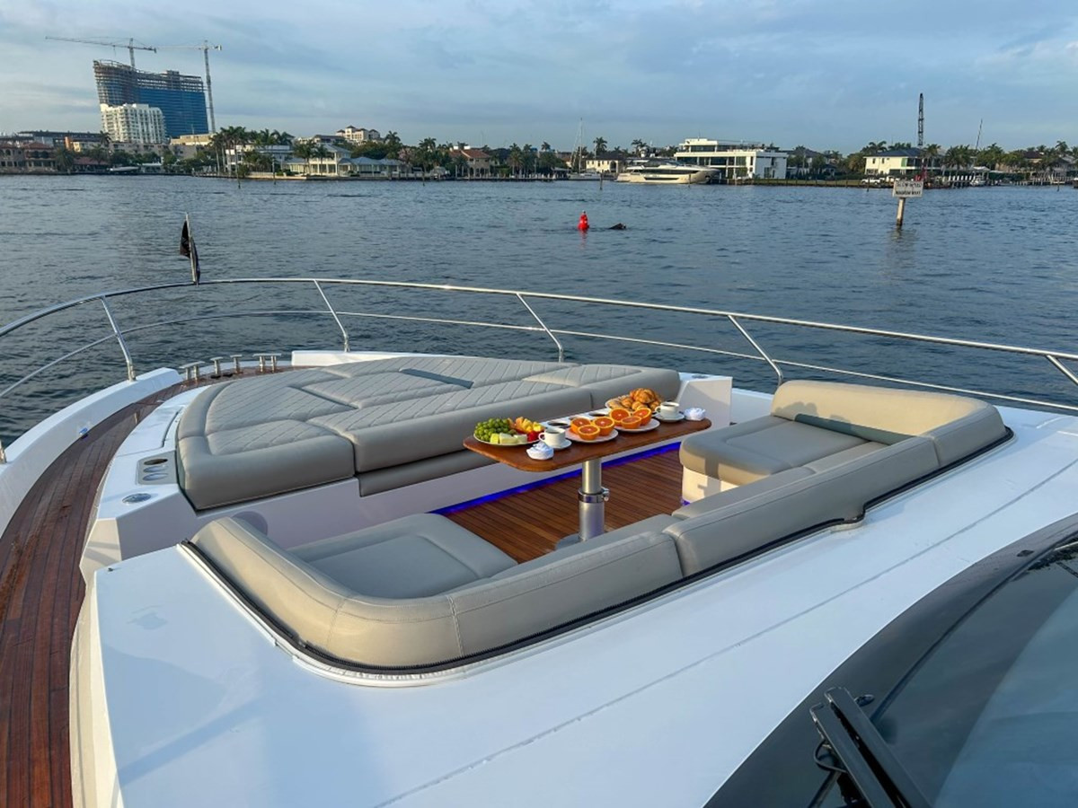 https://arconyachts.ams3.digitaloceanspaces.com/102810/conversions/large_4133870-optimize.jpg