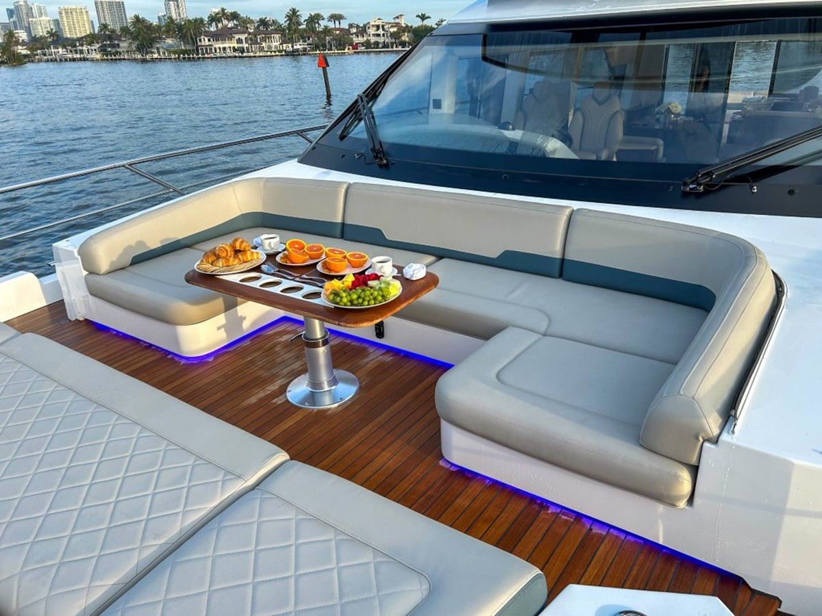 https://arconyachts.ams3.digitaloceanspaces.com/102816/conversions/large_4133872-optimize.jpg