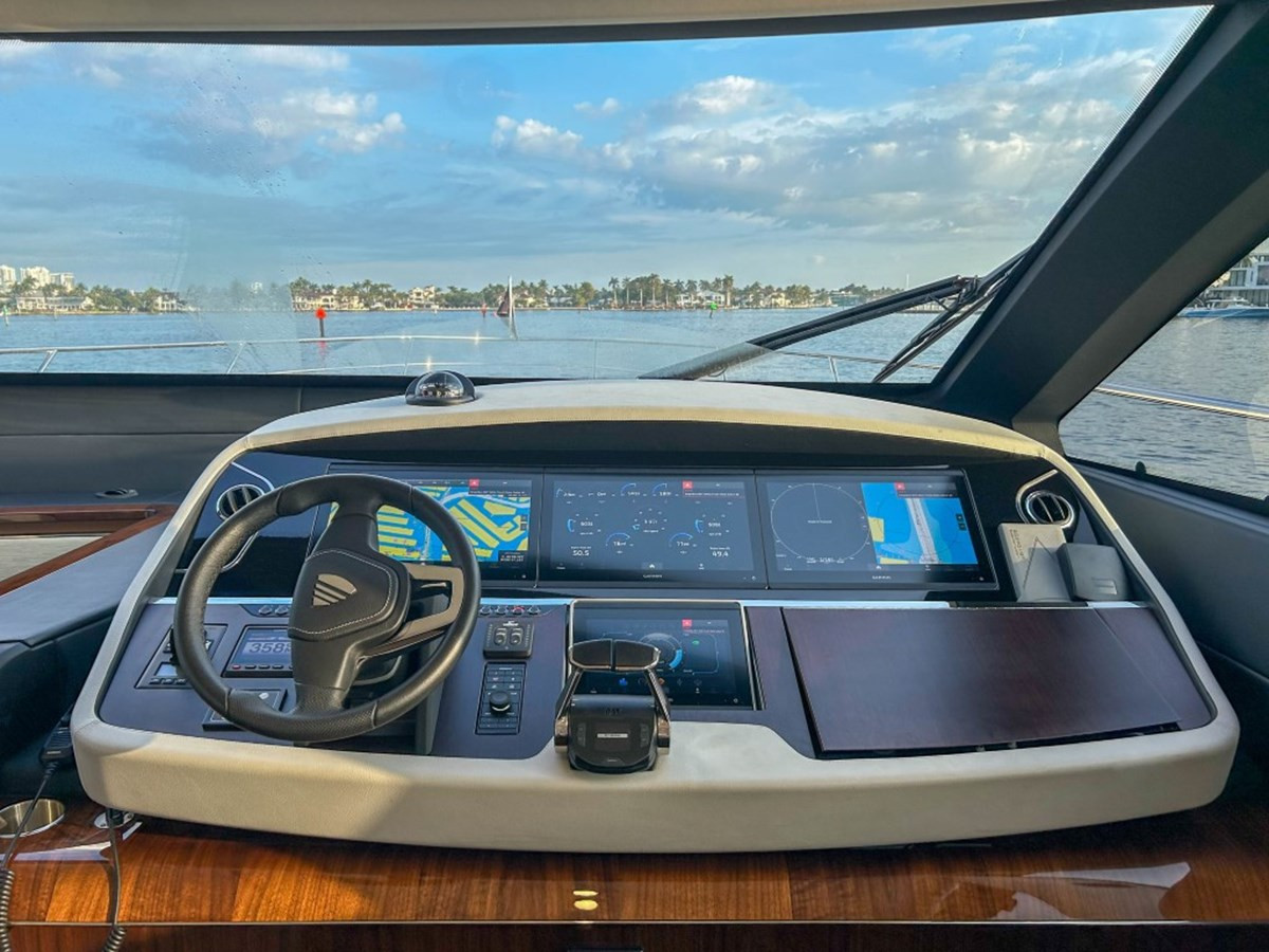 https://arconyachts.ams3.digitaloceanspaces.com/102818/conversions/large_4133842-optimize.jpg
