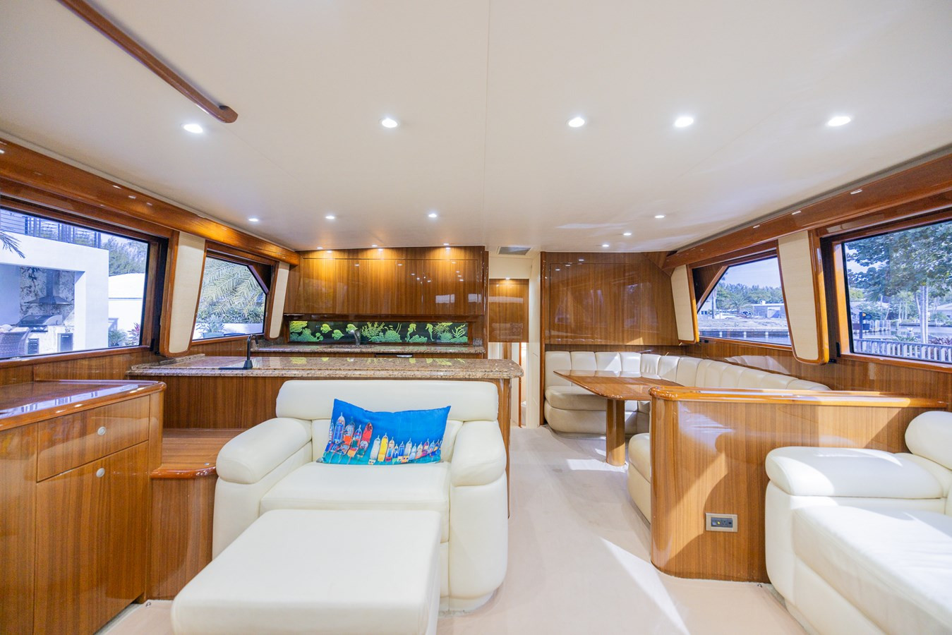 https://arconyachts.ams3.digitaloceanspaces.com/102830/conversions/large_4039956-optimize.jpg