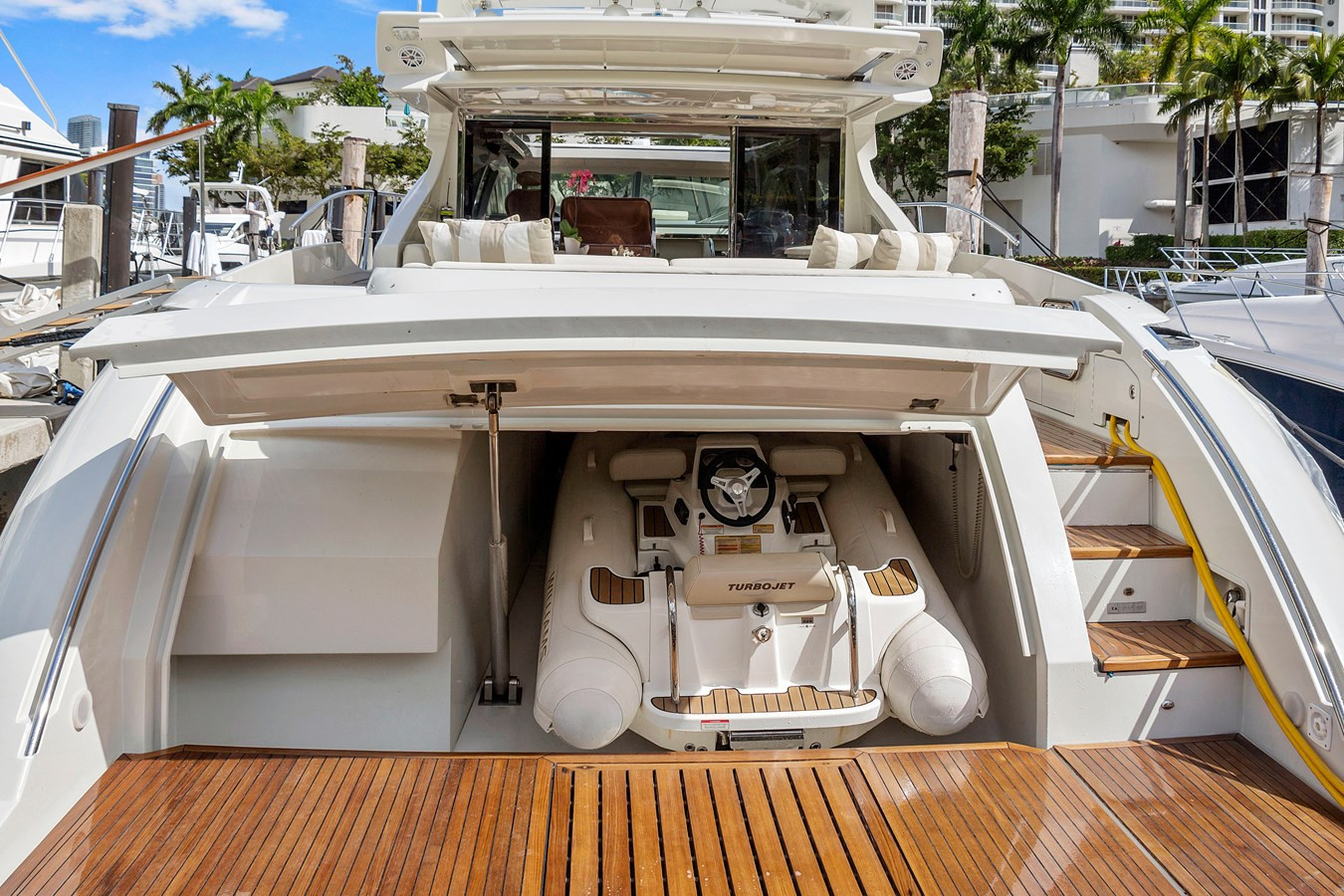 https://arconyachts.ams3.digitaloceanspaces.com/102832/conversions/large_4127204-optimize.jpg