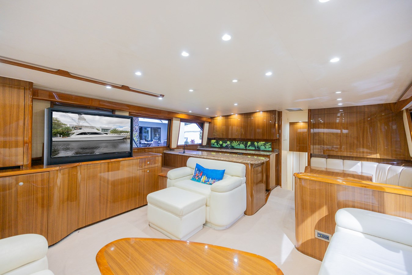 https://arconyachts.ams3.digitaloceanspaces.com/102833/conversions/large_4039957-optimize.jpg