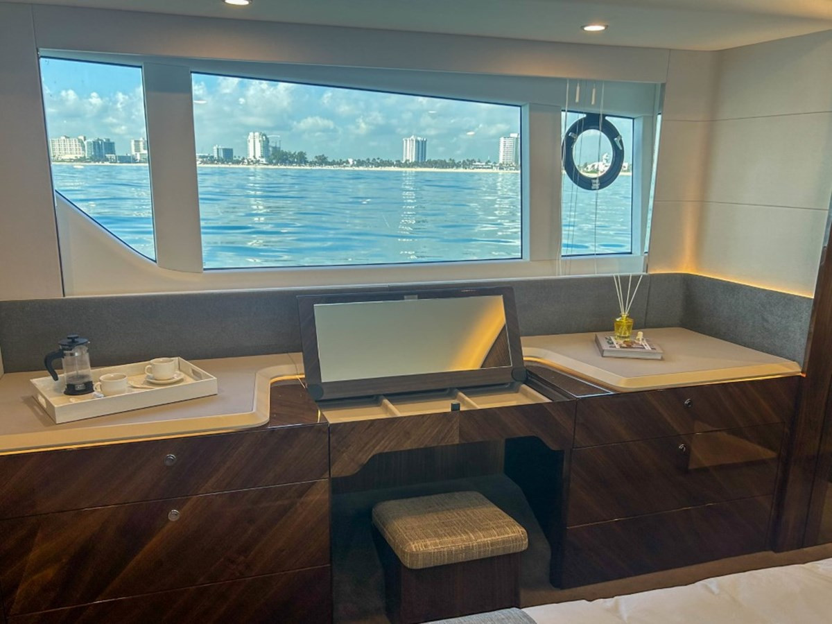 https://arconyachts.ams3.digitaloceanspaces.com/102858/conversions/large_4133847-optimize.jpg