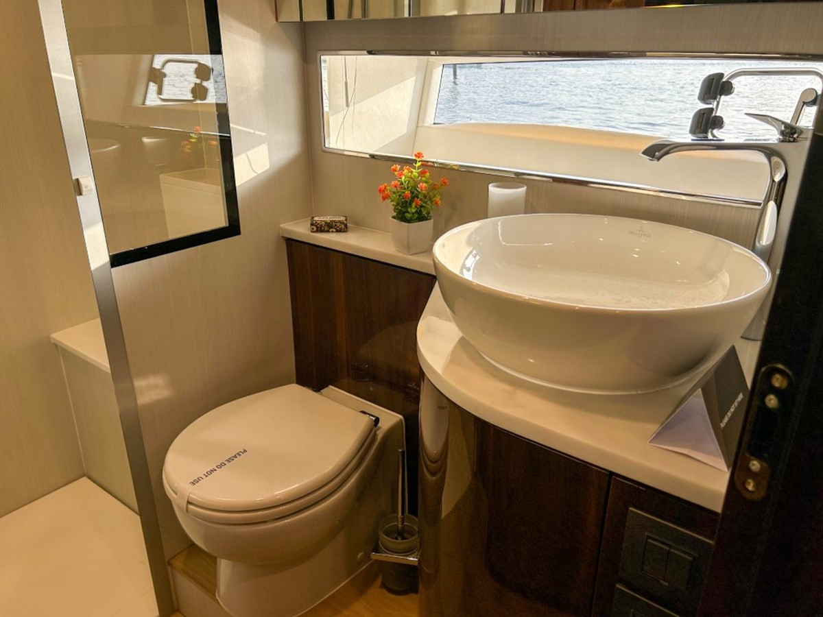 https://arconyachts.ams3.digitaloceanspaces.com/102871/conversions/large_4133856-optimize.jpg