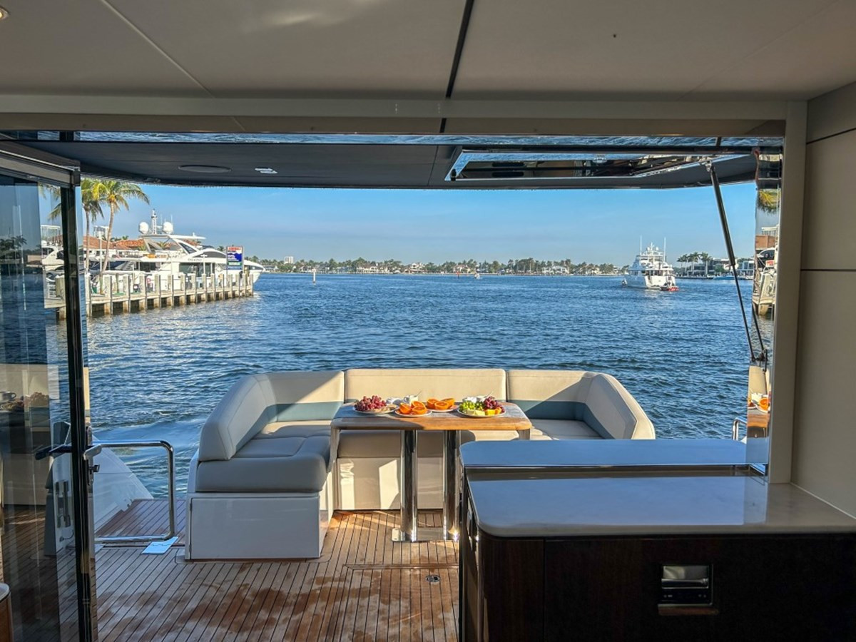 https://arconyachts.ams3.digitaloceanspaces.com/102889/conversions/large_4133863-optimize.jpg
