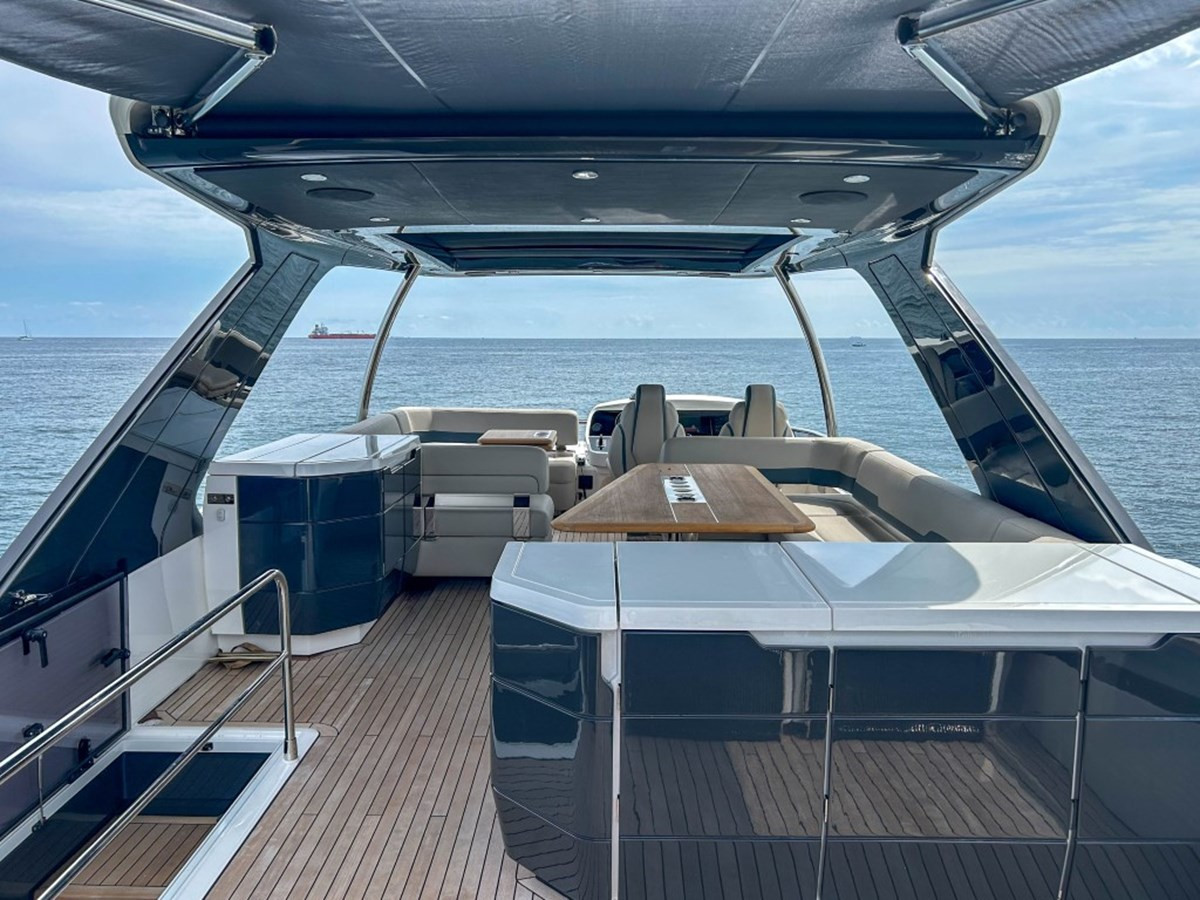 https://arconyachts.ams3.digitaloceanspaces.com/102902/conversions/large_4133878-optimize.jpg