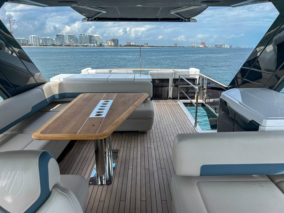 https://arconyachts.ams3.digitaloceanspaces.com/102905/conversions/large_4133879-optimize.jpg