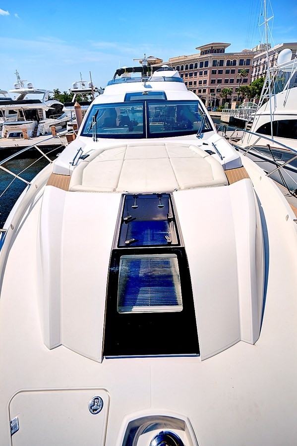 https://arconyachts.ams3.digitaloceanspaces.com/102945/conversions/large_4178452-optimize.jpg