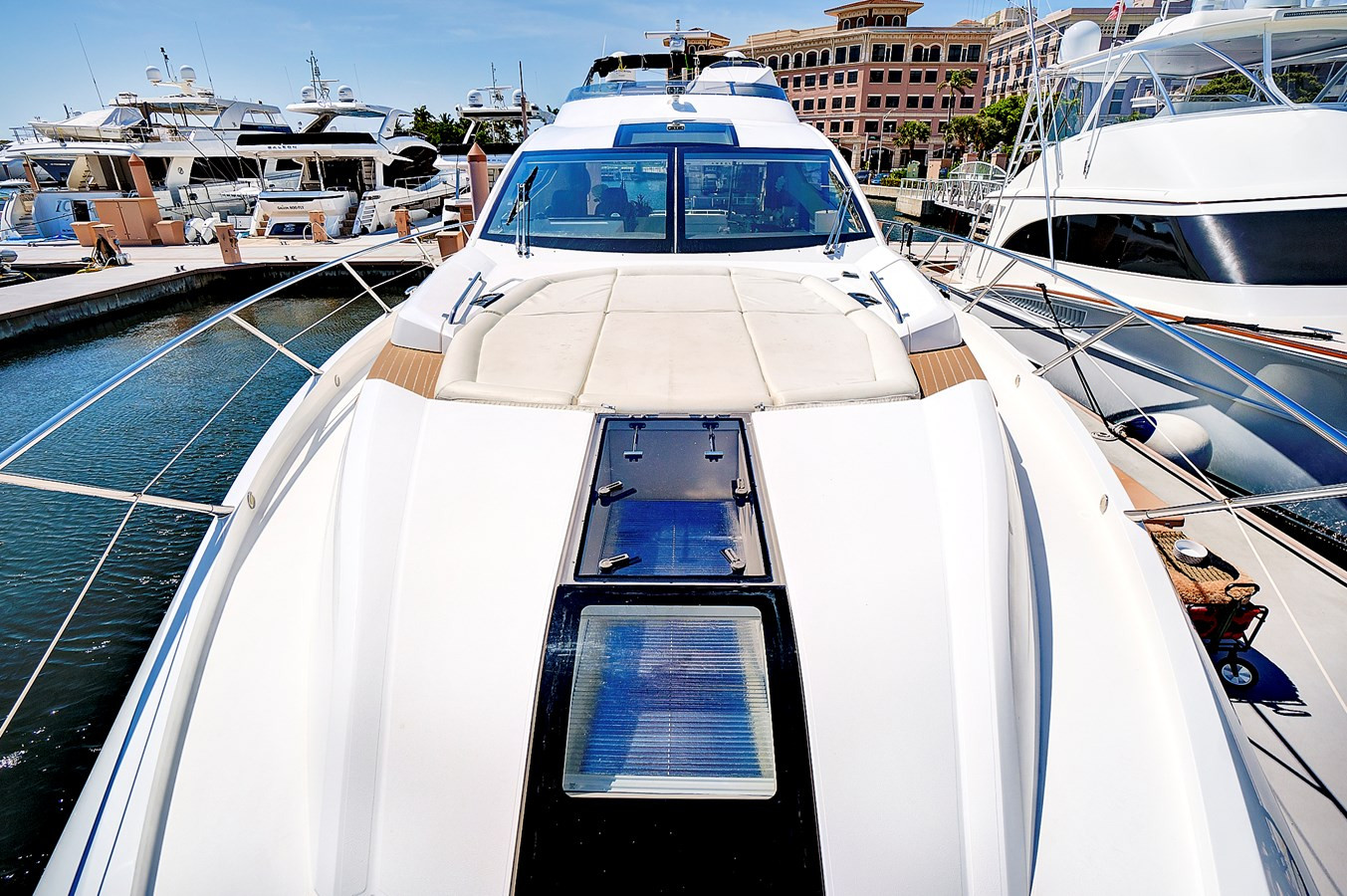 https://arconyachts.ams3.digitaloceanspaces.com/102949/conversions/large_4178453-optimize.jpg