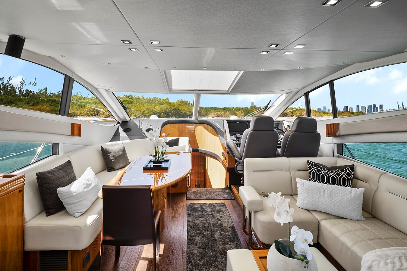 https://arconyachts.ams3.digitaloceanspaces.com/102964/conversions/large_4130482-optimize.jpg
