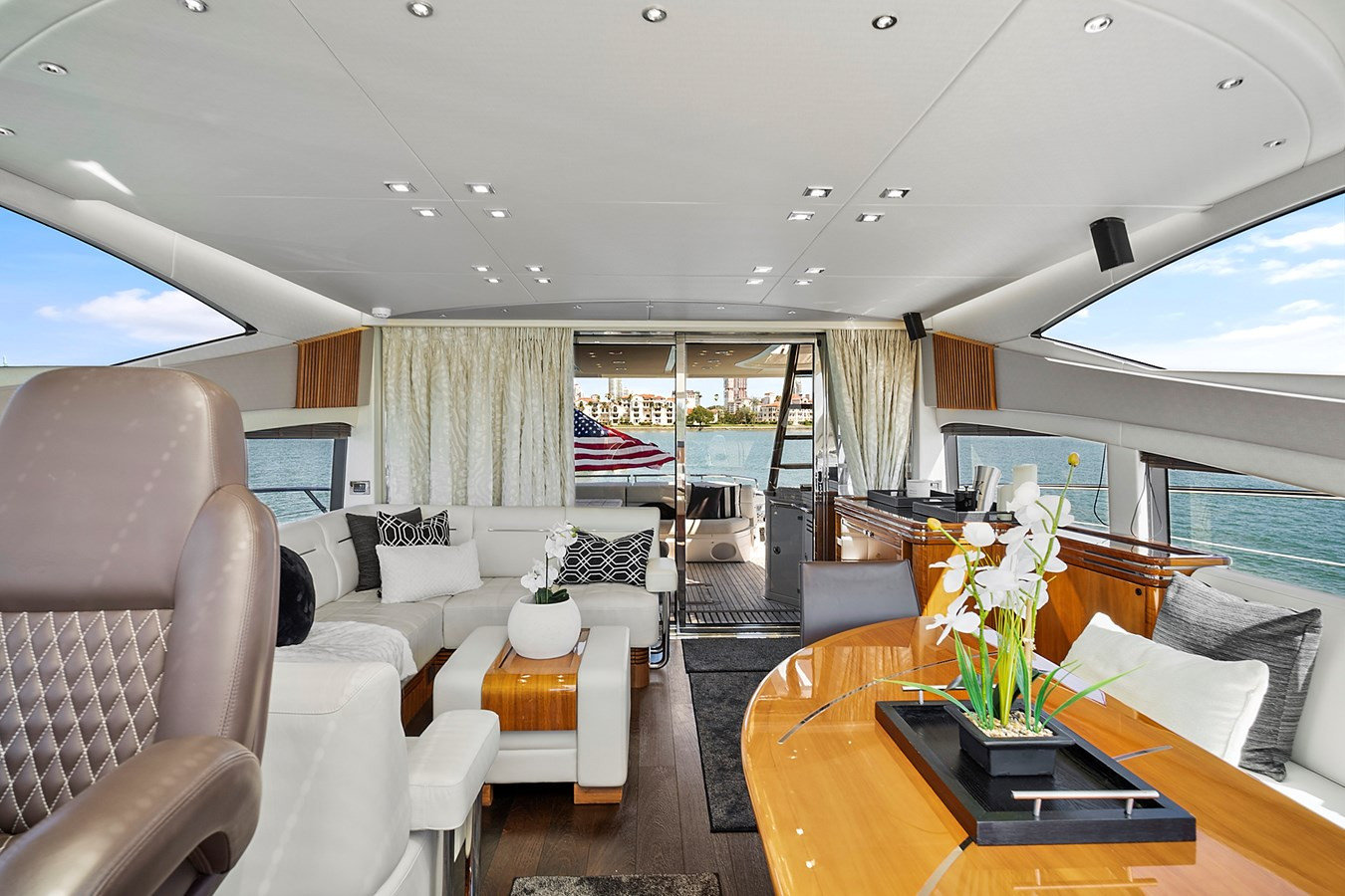 https://arconyachts.ams3.digitaloceanspaces.com/102977/conversions/large_4130487-optimize.jpg