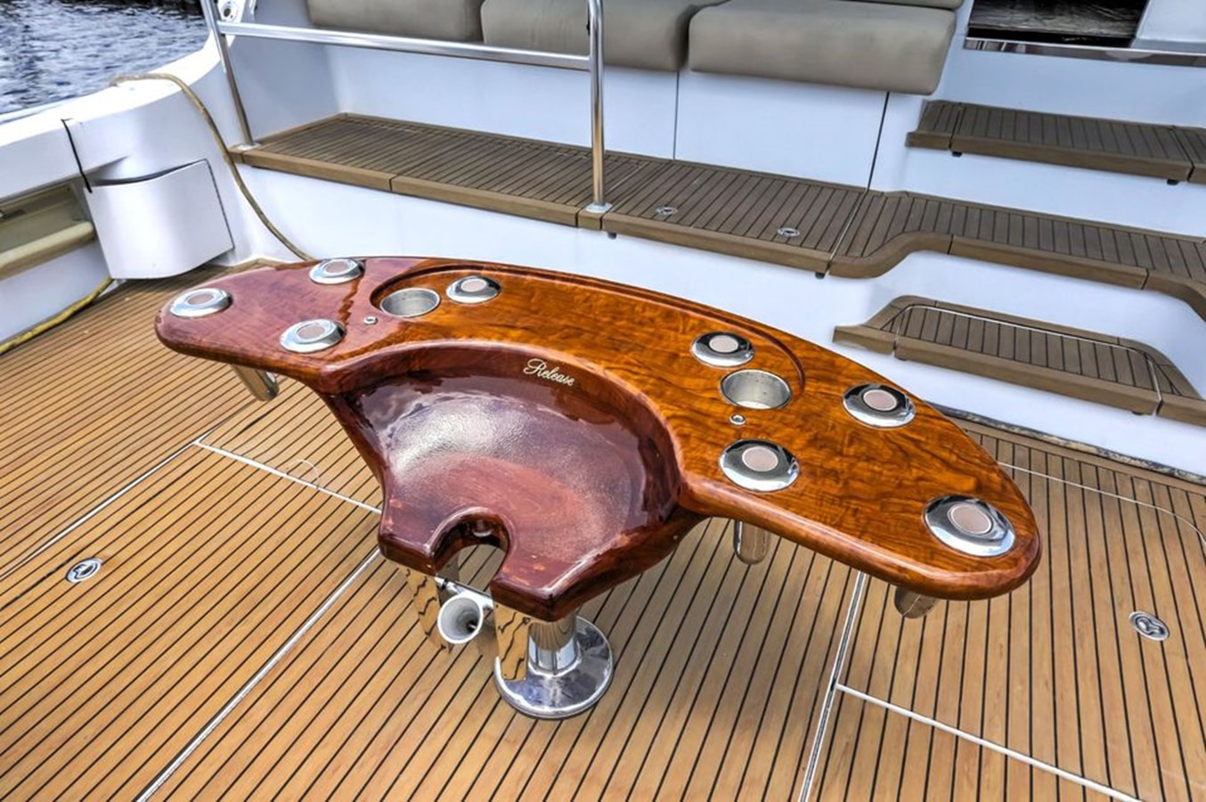 https://arconyachts.ams3.digitaloceanspaces.com/102988/conversions/large_4184033-optimize.jpg