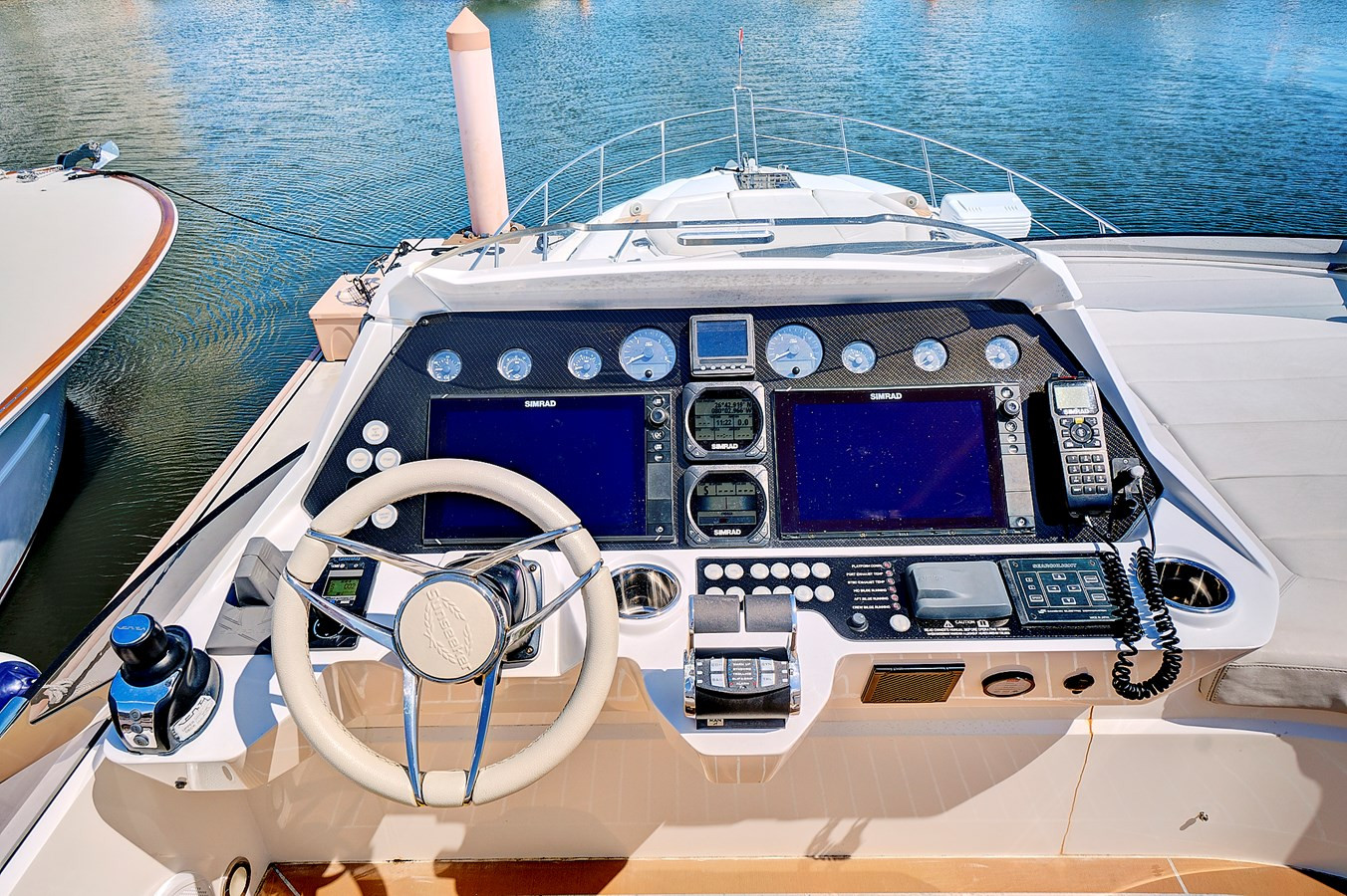https://arconyachts.ams3.digitaloceanspaces.com/102997/conversions/large_4178469-optimize.jpg